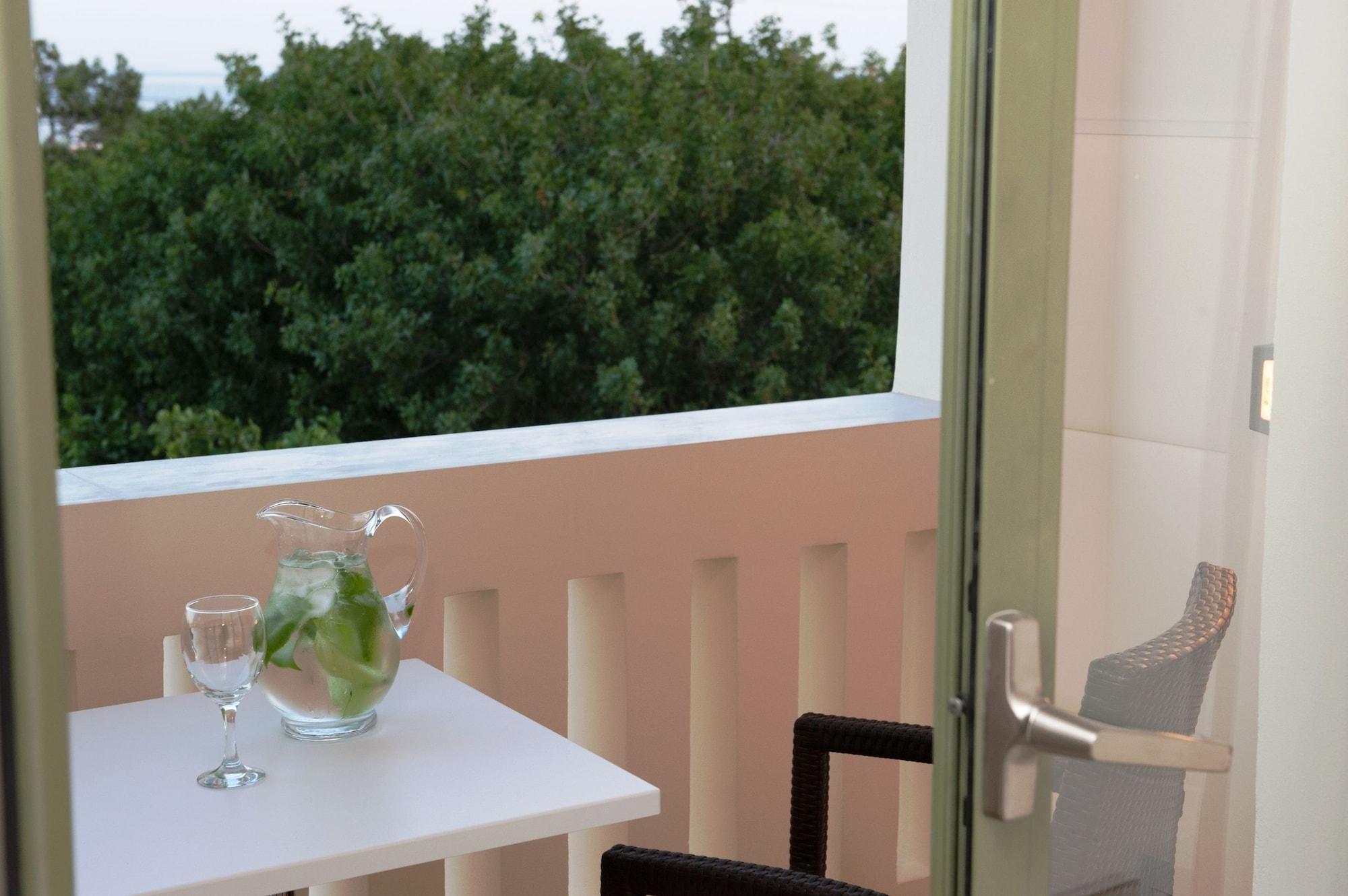 Aphrodite Samos Suites Marathókampos Екстериор снимка