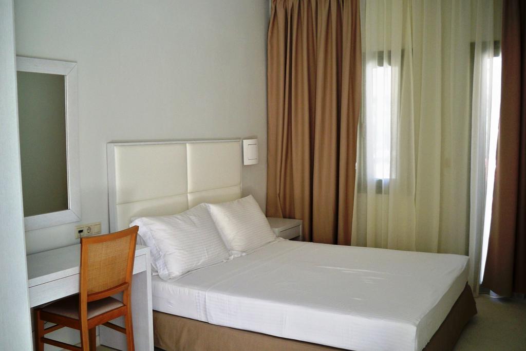 Aphrodite Samos Suites Marathókampos Екстериор снимка