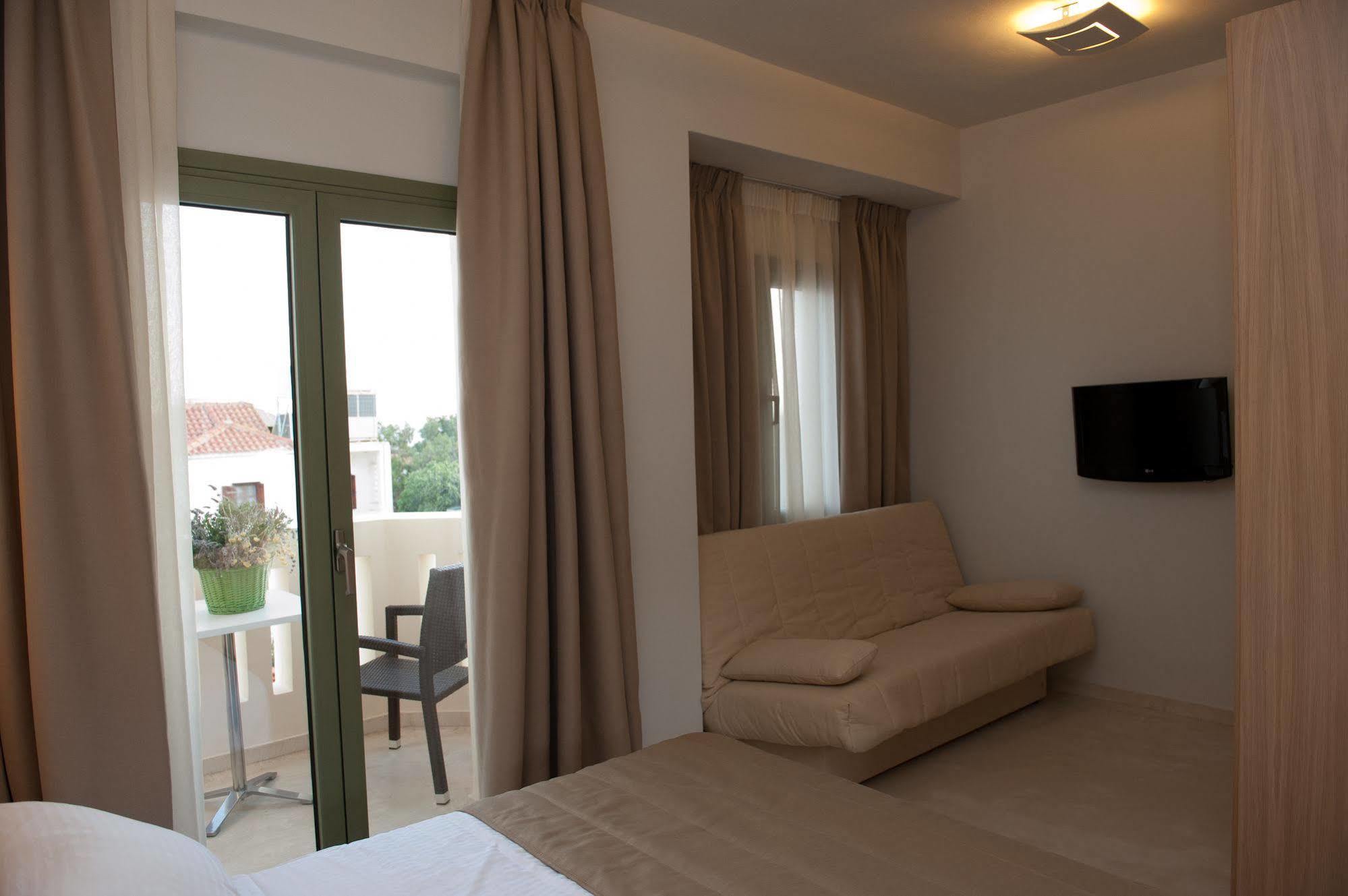 Aphrodite Samos Suites Marathókampos Екстериор снимка