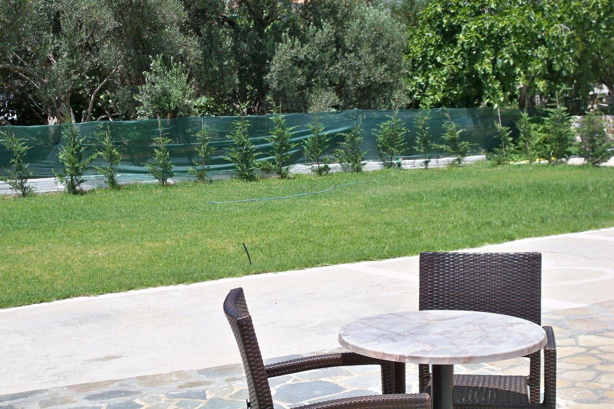 Aphrodite Samos Suites Marathókampos Екстериор снимка
